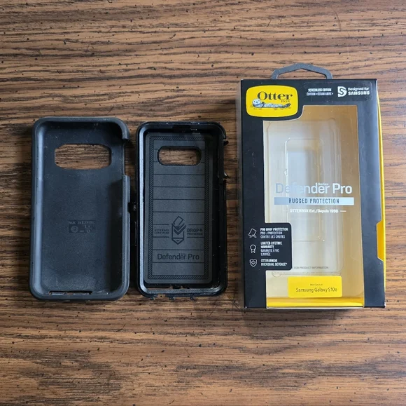 Samsung Galaxy S10E and Otterbox Defender Pro Bundle